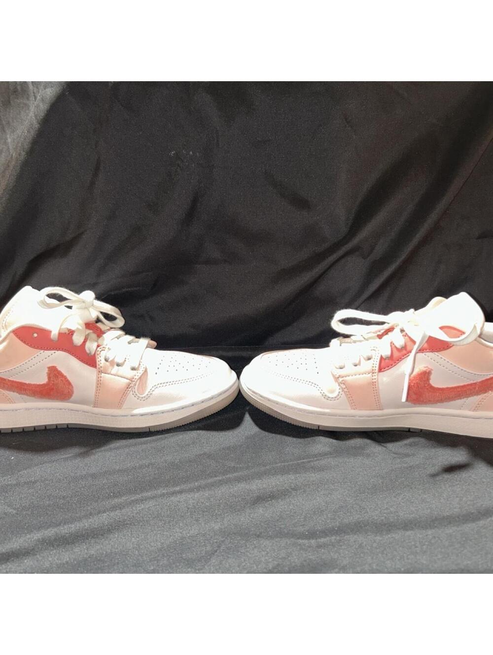 SPECIAL ED Air Jordan 1 LowSE'Mighty Swooshers' pinkw/fuzzycoralpinkSwooshUS7.5
